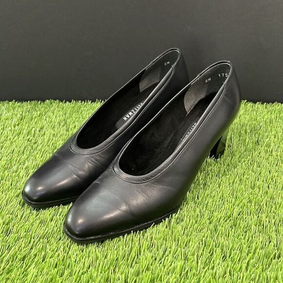 Stuart Weitzman Classic Heels in Black - Picture 1 of 8